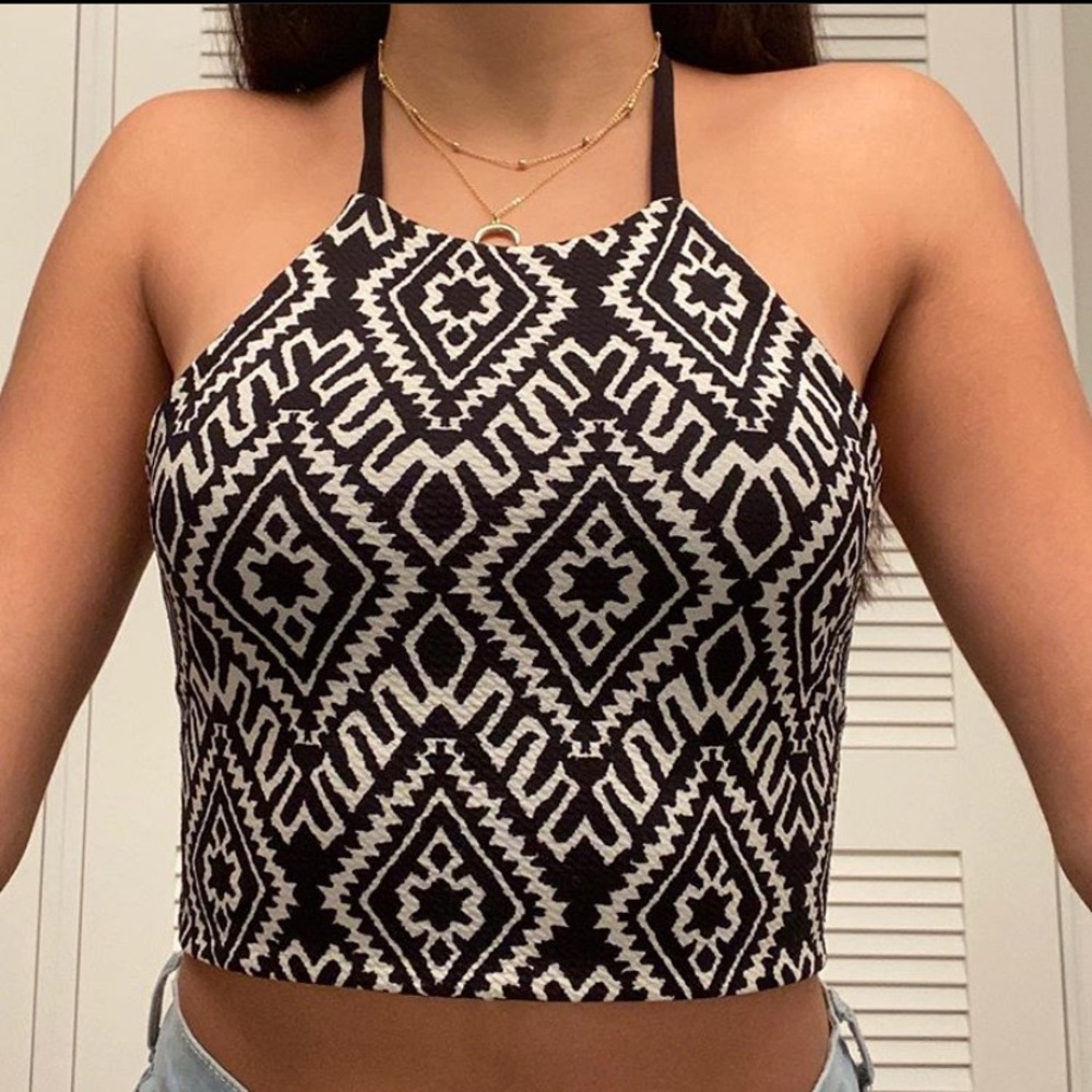 Woman Reversible Halter Crop Top